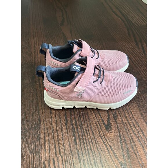 On Cloud Play Kids Running Athletic Sneakers, Pink, Kids 11.5, As New - Picture 1 of 6